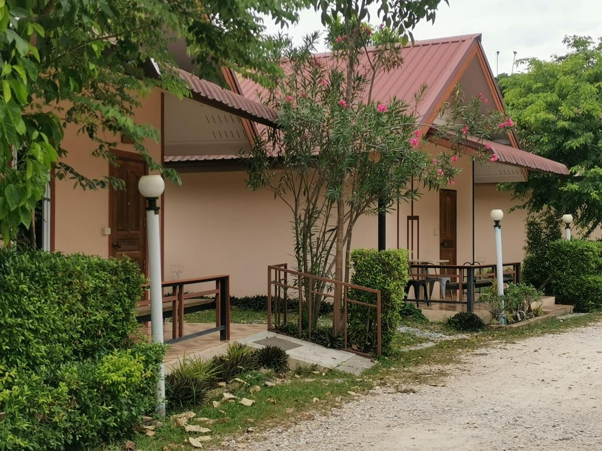 Numhom Resort Ban Nong Chum Saeng Esterno foto